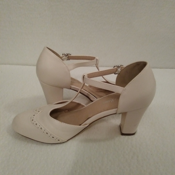 Shoes - Picture 3 of 6